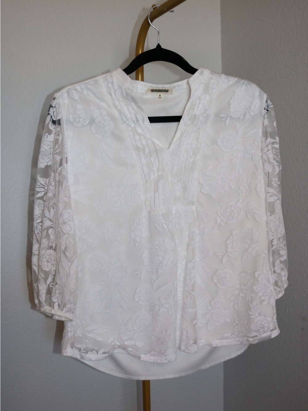 Amber Shu White Floral Lace V-Neck Women's Top
